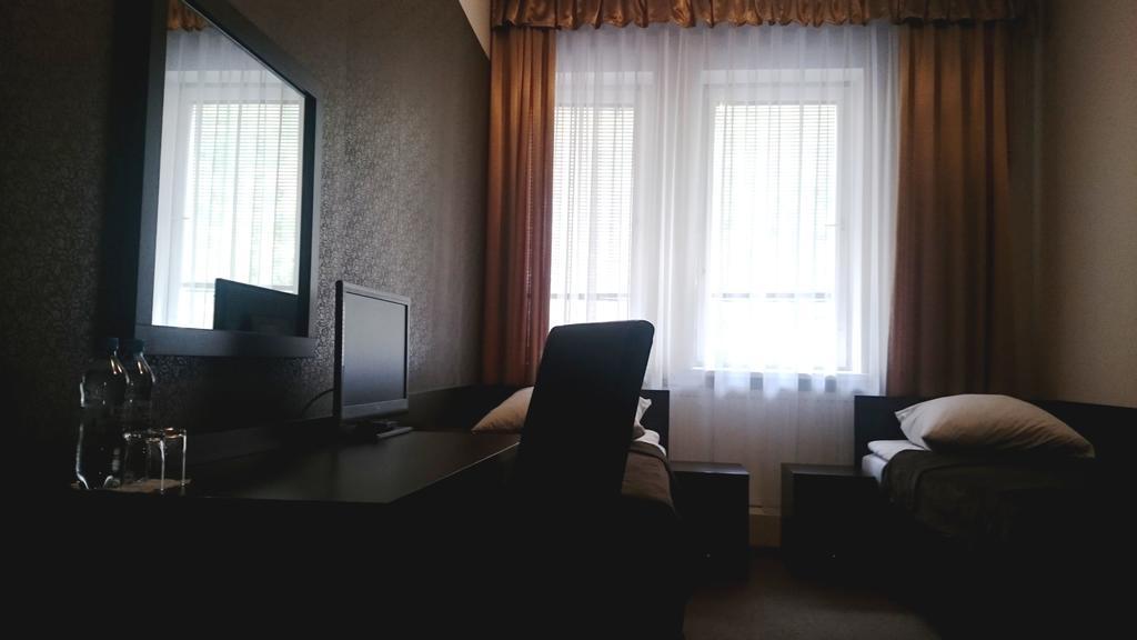 Park Na Wojskiego Bed & Breakfast Marki  Rom bilde