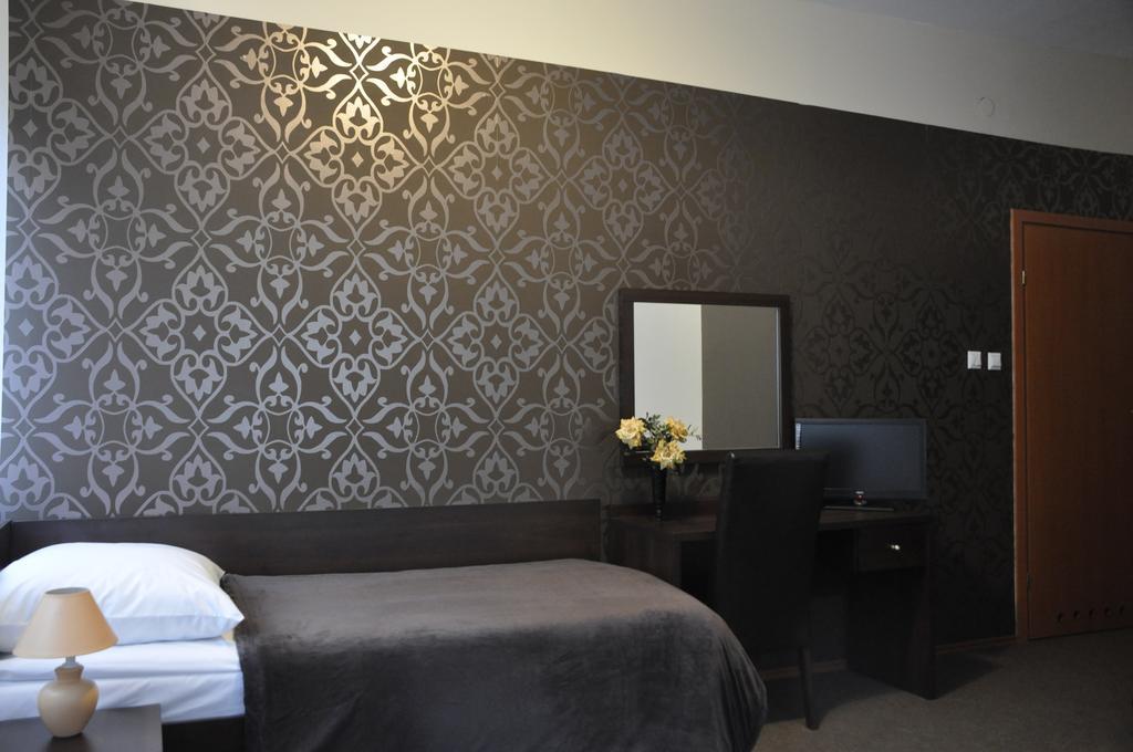Park Na Wojskiego Bed & Breakfast Marki  Rom bilde
