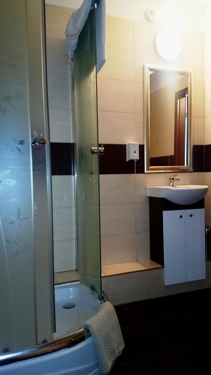 Park Na Wojskiego Bed & Breakfast Marki  Rom bilde